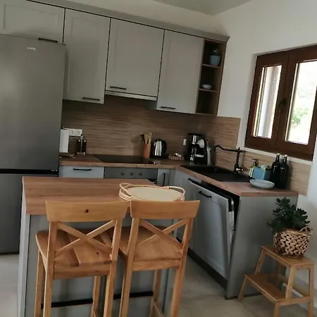 Kuca Za Odmor Gnjila U Uvali Iznad Prekrasne Plaze *