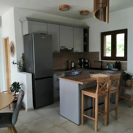Kuca Za Odmor Gnjila U Uvali Iznad Prekrasne Plaze
