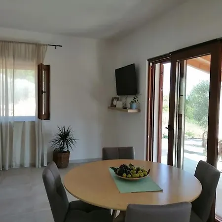 Kuca Za Odmor Gnjila U Uvali Iznad Prekrasne Plaze Tatil Evi *