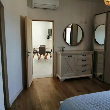 Kuca Za Odmor Gnjila U Uvali Iznad Prekrasne Plaze Zavala