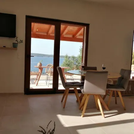 Kuca Za Odmor Gnjila U Uvali Iznad Prekrasne Plaze Zavala