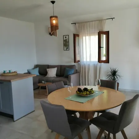 Kuca Za Odmor Gnjila U Uvali Iznad Prekrasne Plaze