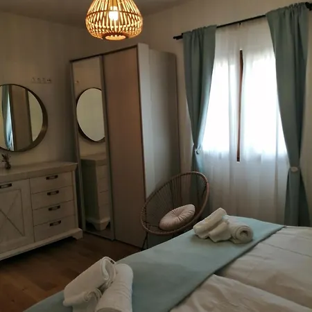 Tatil Evi Kuca Za Odmor Gnjila U Uvali Iznad Prekrasne Plaze *
